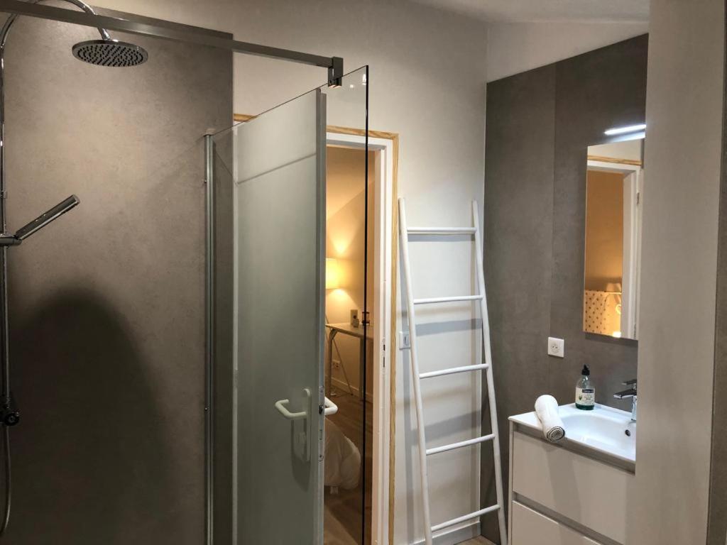 Le Petit Monty Gite Cote Jardin Saint-Malo-du-Bois Екстер'єр фото