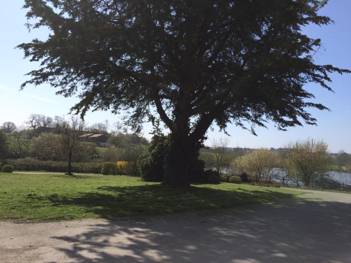 Le Petit Monty Gite Cote Jardin Saint-Malo-du-Bois Екстер'єр фото